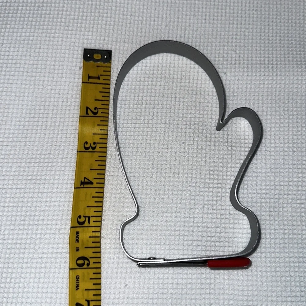 Create & Barrel Pancake Mold Mitten